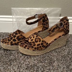 Leopard print, Mata wedges size 10